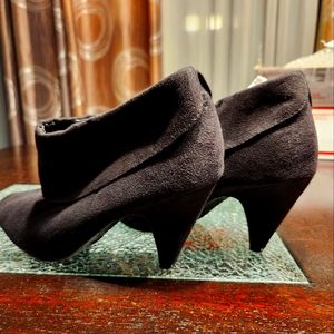 Womans Black booties.